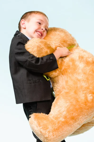 Küçük çocuk ve ayıcık — Stok fotoğraf