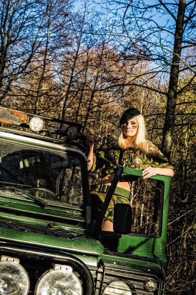 Girl and off-road vehicle — Stock Photo, Image