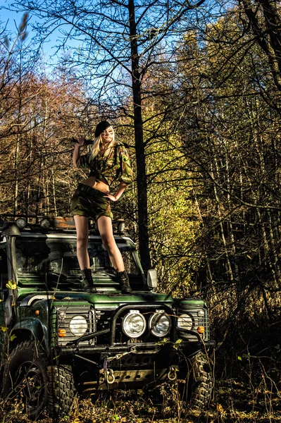 Girl and off-road vehicle — Stock Photo, Image