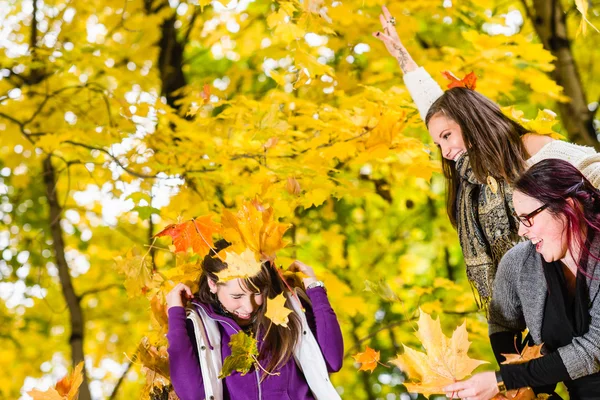 Sisters and autumn — Stock Photo, Image