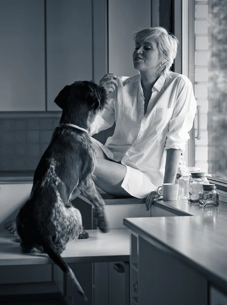 Woman and dog — Stock Photo, Image