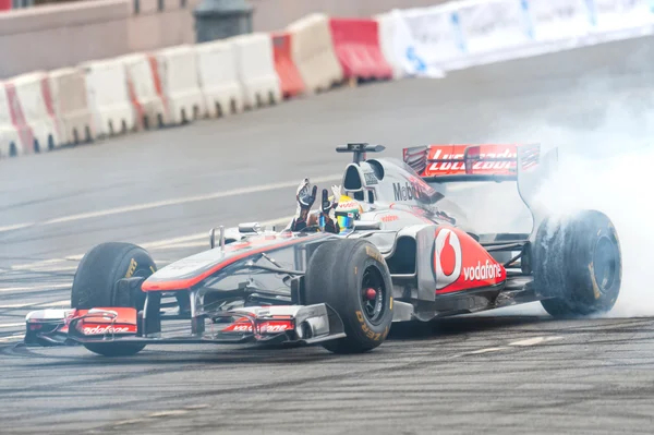 Lewis Hamilton de McLaren Mercedes en Moscow City Racing 2012 Imagen De Stock