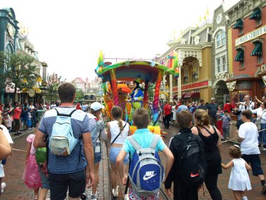 Disney geçit töreni