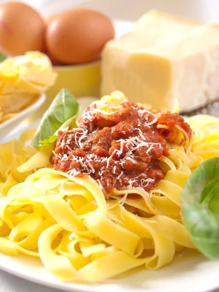 Domácí těstoviny bolognese — Stock fotografie