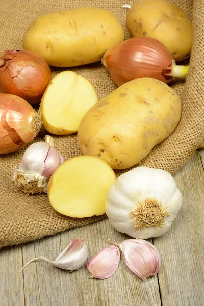Potatoes and onions — Stock Photo, Image