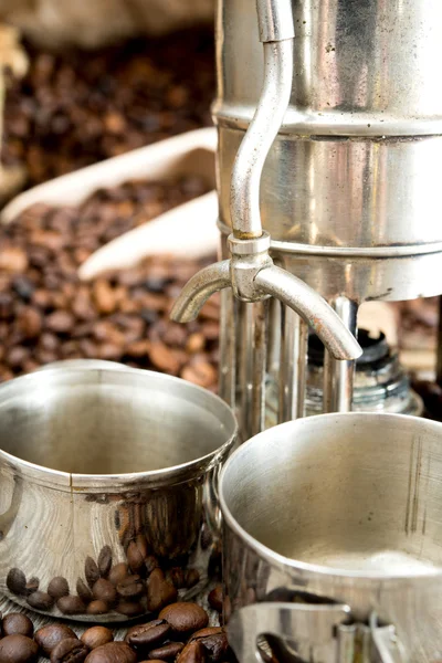 Alte Kaffeekanne — Stockfoto