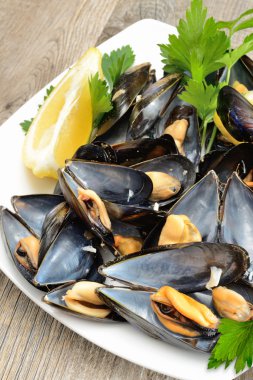 ref mussels with lemon clipart