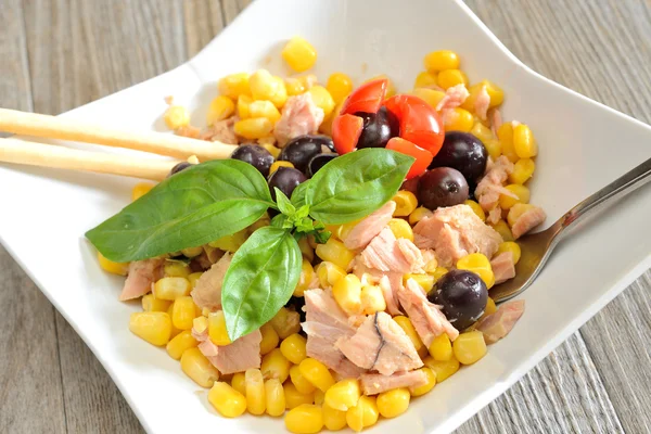 Ensalada de tunny y maíz —  Fotos de Stock