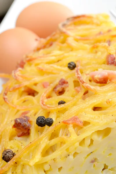 Спагетти-фриттата — стоковое фото