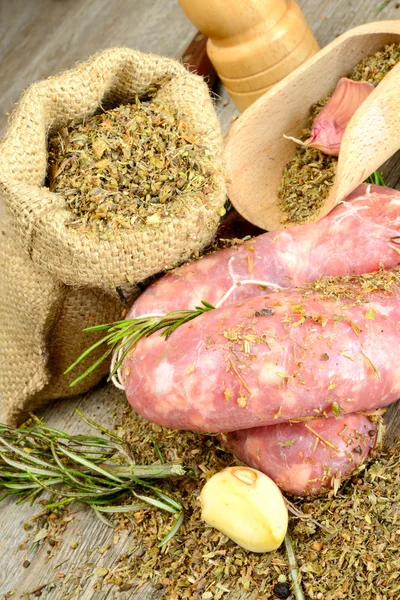 Kräuter und Wurst — Stockfoto