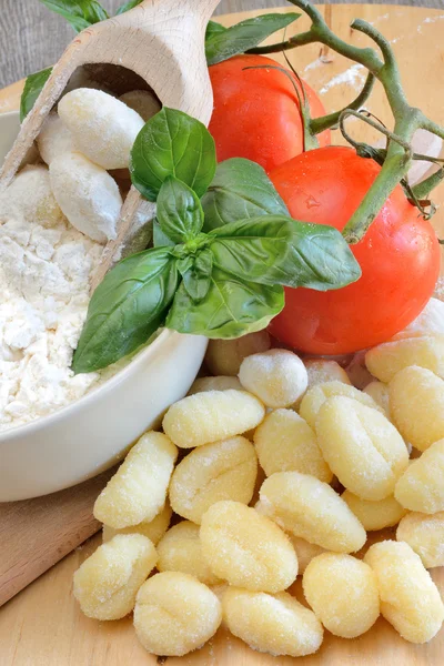 Ruwe pasta knoedels — Stockfoto