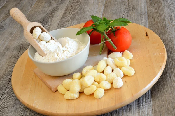 Gnocchi di pasta cruda — Foto Stock