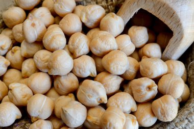dried chickpeas