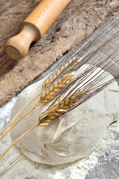 Pizza dough and bread — Stock Photo, Image