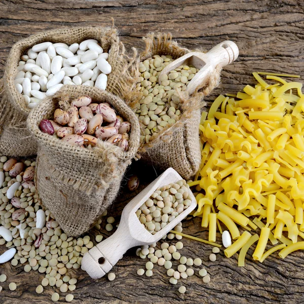 Legumes and pasta — Stock Photo, Image