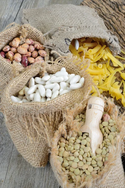 Peulvruchten en pasta — Stockfoto