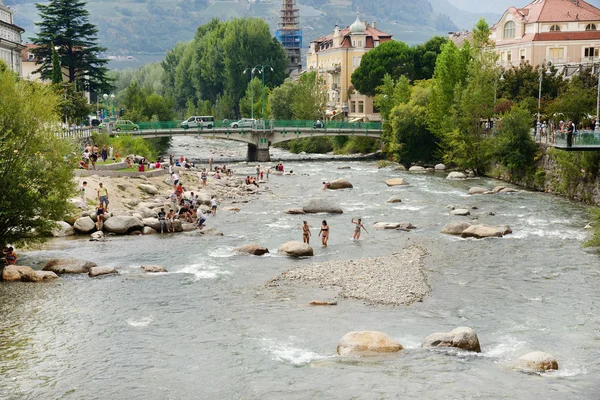 Refresco en el río —  Fotos de Stock