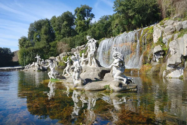 Cascate giardini d'acqua del Palazzo Reale — Foto Stock