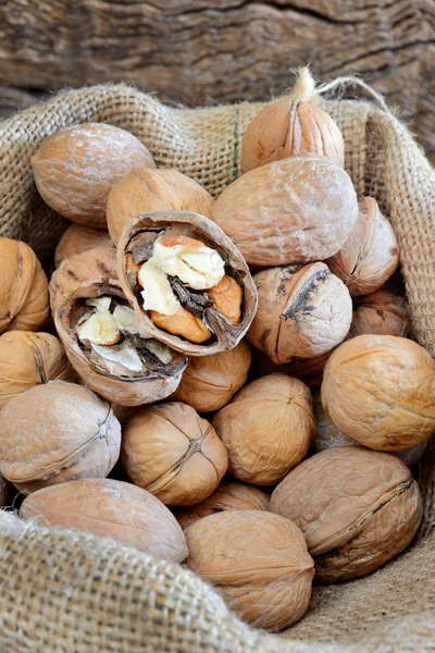 Nueces en saco — Foto de Stock