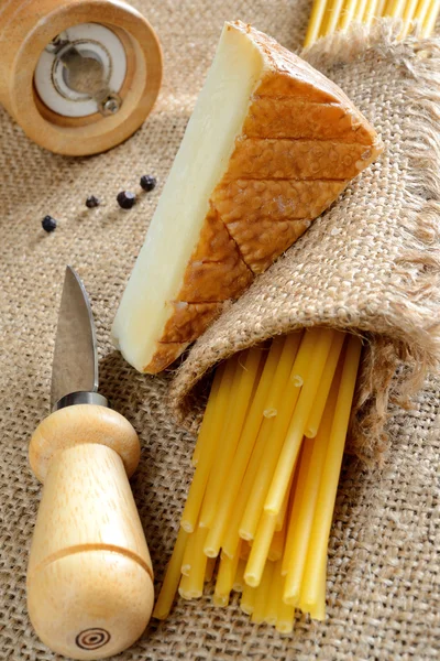 Bucatini och ost — Stockfoto