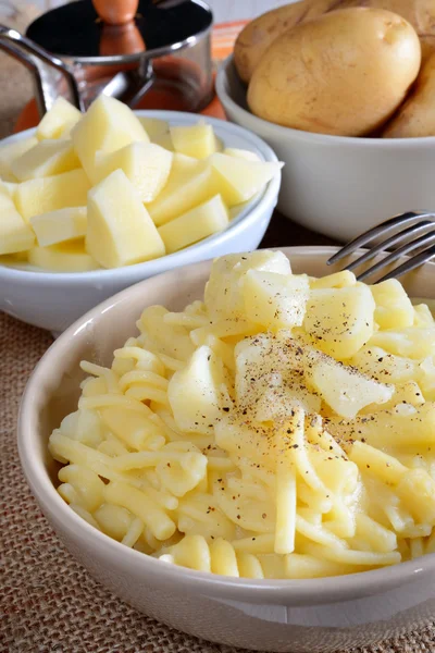 Macarrão e batatas — Fotografia de Stock