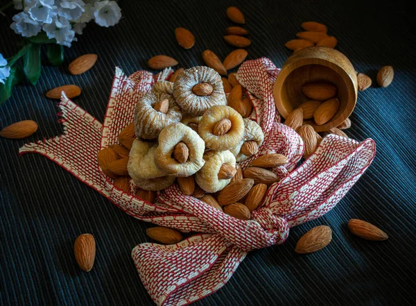 Figos Secos Doces Amêndoas Recheadas — Fotografia de Stock