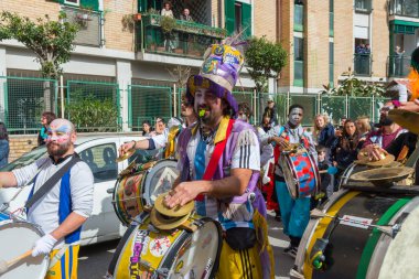 Naples, İtalya-26 Şubat 2017: 35 karnaval Scampia Gridas Felice Pignataro tarafından 1981 yılında kurulan bir Kültür Derneği.