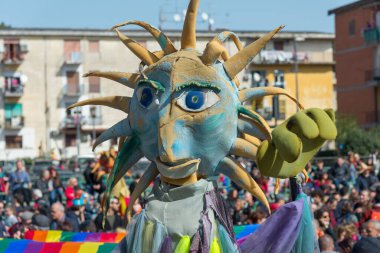 Naples, İtalya-26 Şubat 2017: 35 karnaval Scampia Gridas Felice Pignataro tarafından 1981 yılında kurulan bir Kültür Derneği.