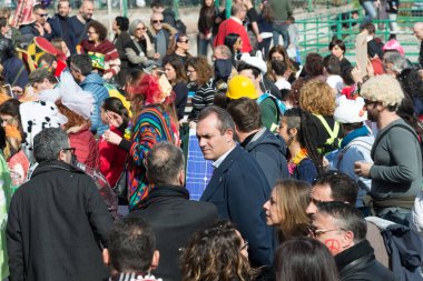 Naples, İtalya-26 Şubat 2017: 35 karnaval Scampia Gridas 1981 yılında kurulan bir Kültür Derneği. Resimde Belediye Başkanı De Magistris