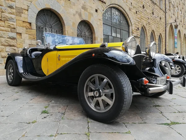 Volterra Италия Июня 2022 Выставка Старинных Автомобилей Площади Приори — стоковое фото
