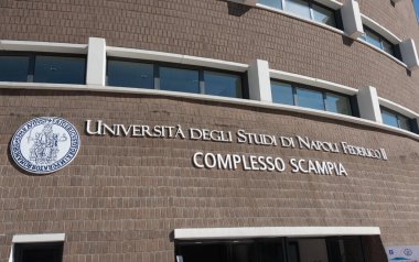 Napoli, İtalya - 17 Ekim 2022: Napoli Federico 2 Tıp Fakültesi Scampia Üniversitesi Kompleksinin açılışı, dış görüş