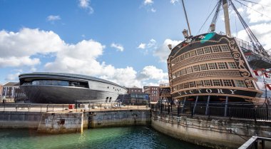 HMS Victory 'nin sert görüntüsü, Lord Nelson' ın amiral gemisi, 29 Eylül 2021 'de Hampshire, İngiltere' deki Portsmouth rıhtımında sergileniyor.