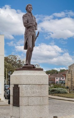 Lord Horatio Nelson 'ın 1805' teki Trafalgar muharebesinde 30 Eylül 2021 'de Hampshire, Old Portsmouth' da ölümünün anısına dikilen bronz heykeli.