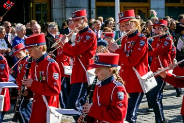 Norveç 'in Oslo kentinde 17 Mayıs 2009' da düzenlenen Norveç Anayasa Günü 'nde çocuk bandosu yürüyüşü
