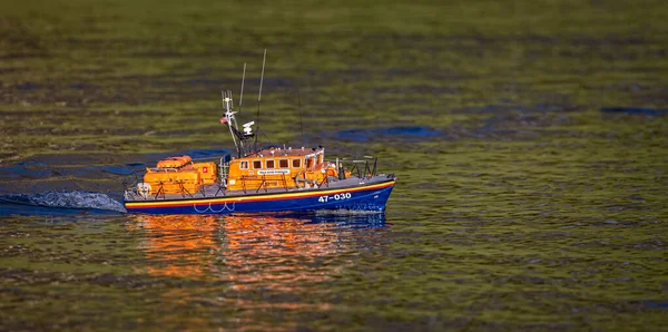 湖のモデルRnlib救命ボートの閉鎖 — ストック写真
