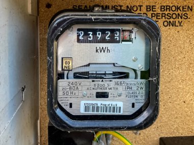 Chapmanslade, Wiltshire, İngiltere 'de 26 Şubat 2021' de benzer bir elektrik sayacını kapatın.