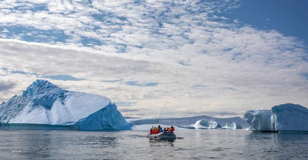 Zodiac Full Intrepid Tourists Amidst Icefield Giant Icebergs Disko Bay — Fotografia de Stock