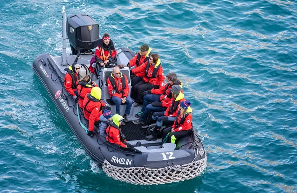 Zodiac Full Tourists Red Yellow Jackets Returning Cruise Ship Evighedsfjord — Foto Stock