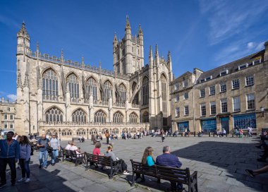Bath Abbey ve Kingston Parade ile birlikte 24 Eylül 2022 'de Bath, Avon, İngiltere' de sahne alacaklar.
