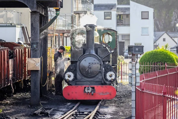 2022年10月3日 威尔士Gwnydd Porthmadog Ffestiniog火车站正在准备的老式蒸汽机车Blanche — 图库照片