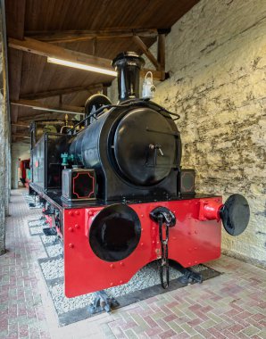 Buharlı lokomotif, 'Vesta', Hudswell Clarke & Co. Ltd., No. 1223, 1916 'da 4 Ekim 2022' de Gwnydd, Galler 'deki Penrhyn Castle Müzesi' nde sergilendi.