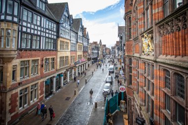 5 Ekim 2022 'de Chester, Cheshire, İngiltere' deki Doğu Kapısı Saati 'nden batıya bakıyor.