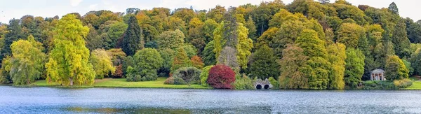 Panorama Árvores Arbustos Multicoloridos Cores Douradas Outono Stourhead Wiltshire Reino — Fotografia de Stock