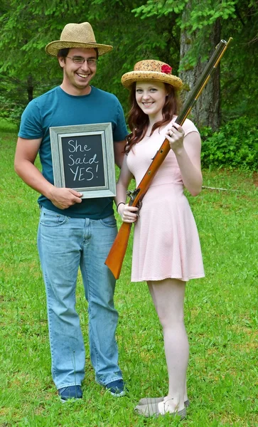 Young Couple Shotgun Wedding — Stock Photo, Image