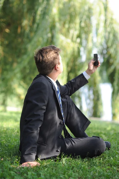 Lesen einer SMS — Stockfoto