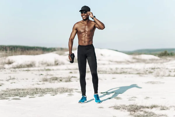 Homme Afro Américain Assoiffé Rafraîchir Après Avoir Fait Jogging Avec — Photo