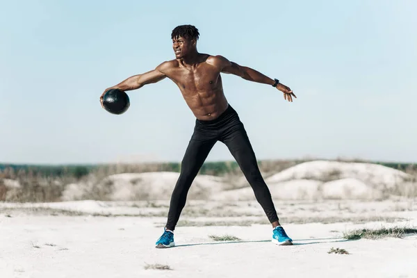 Fitness Homme Afro Américain Faisant Exercice Twist Exercice Avec Poids — Photo