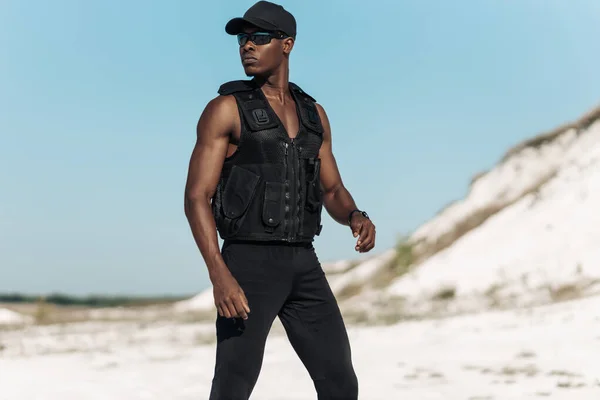 Afro Amerikan Erkek Portresi Fitness Atleti Spor Giyim Kaslı Vücut — Stok fotoğraf