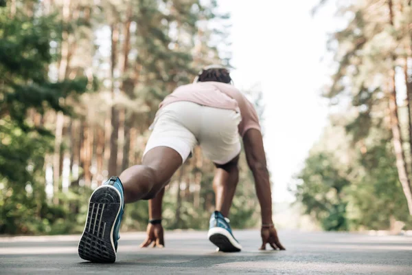 Prêt Courir Athlète Masculin Sur Point Commencer Sprint Extérieur Dans — Photo