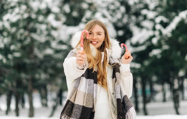 Happy Woman Winter Clothes Having Fun While Holding Christmas Red — Fotografia de Stock